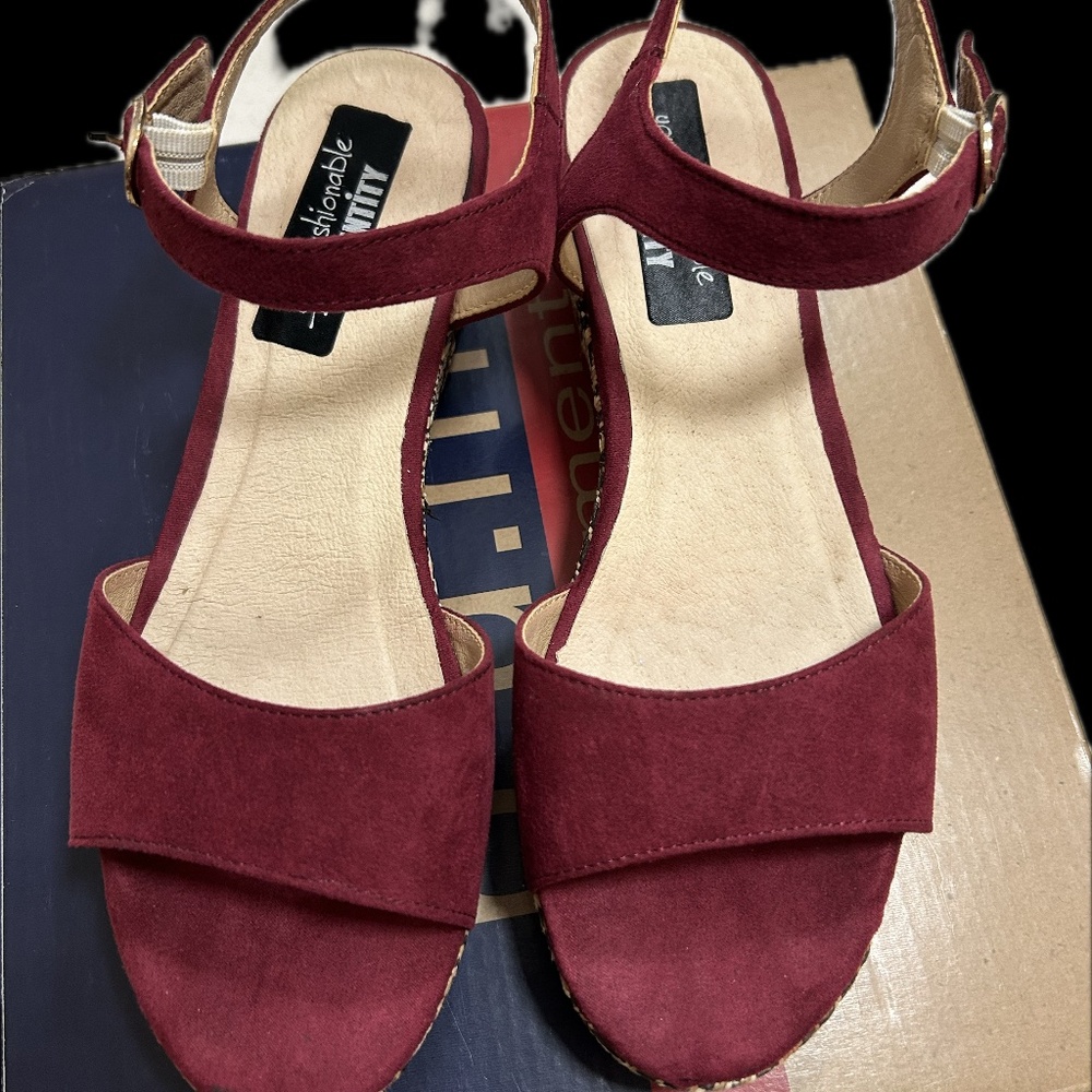 Burgundy Low Wedge Sandals – EU 38